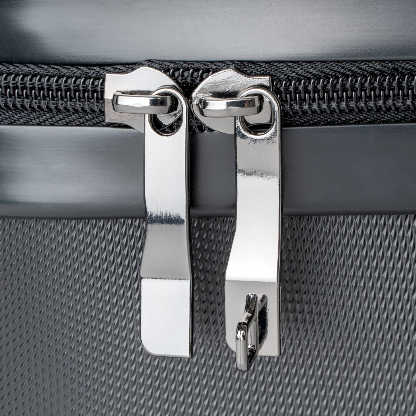 $CIAO - Stylish Suitcase